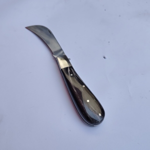 Cuchillo Plegable de Acero Inoxidable Hecho a Mano Personalizado para Acampar al Aire Libre con Mango de Cuerno de Toro Negro - Product Image 3