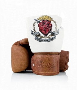 Gants de boxe en cuir Fairtex de qualité supérieure, couleur orange personnalisée, avec sangles réglables à boucles et crochets pour le kick-boxing et les arts martiaux - Product Image 2