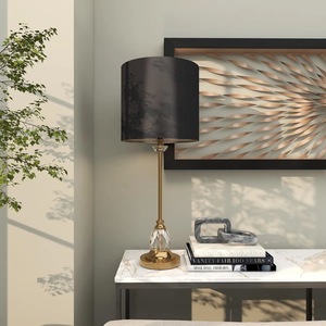 Lampe de table vintage en laiton poli avec corps gravé, éclairage décoratif au look royal - Product Image 2