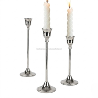 Ensemble de 3 chandeliers tulipes argentés de qualité supérieure • Supports de bougies coniques à tige fine et graduée pour banquets