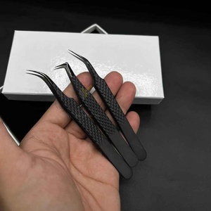 Vente en gros de nouvelles pinces à cils professionnelles à poignée diamantée avec logo personnalisé pince à cils en acier durable tout noir - Product Image 2