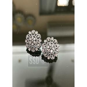 ต่างหูแบบติดหูทรงสวยหรู คุณภาพพรีเมียม ทำจากทองเหลืองชุบเงิน ประดับด้วยเพชรซีกอน เหมาะสำหรับผู้หญิง สวมใส่ในงานเลี้ยงตอนเย็น คอลเลคชั่นสำหรับโอกาสพิเศษ - Product Image 2