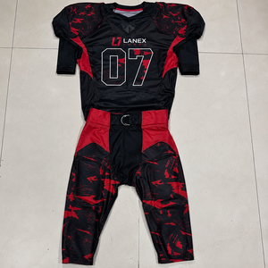 Nouvel uniforme de football américain personnalisé pour hommes, tenue d'entraînement noire et rouge, impression par sublimation, jersey respirant en polyester, ensemble pantalon - Product Image 5