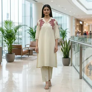 Kurta Droite Brodé en Pur Coton avec Pantalon Assorti, Col à Revers, Élégante, Confortable, Tenue Décontractée - Product Image 1
