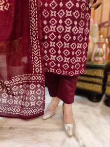 Conjunto Étnico de Tres Piezas de Rayón Slub con Dupatta de Chanderi y Bordado en el Escote, Atuendo Festivo para Mujer, Top, Pantalón y Chaqueta Azul - Product Image 4