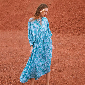 Robe longue en coton à imprimé floral pour femme, style bohème, coupe ample, col en V, à nouer, manches longues, robe décontractée - Product Image 1