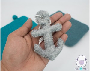 Crochet d'ancrage en feutre de laine cousu main avec motif de navire pirate et de naufrage pour enfant, équitable et fait main - Product Image 3