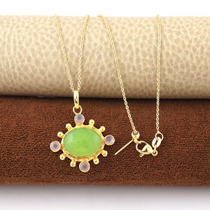 Collier chaîne plaqué or 18 carats de haute qualité avec pendentif en jade préhnite et chalcédoine rose, design perlé, vente en gros de bijoux - Product Image 3