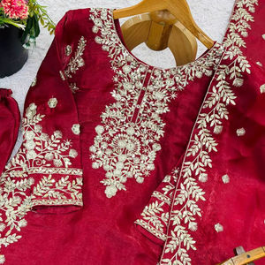 Ensemble de costume palazzo en soie pure Gmy avec broderie lourde de sequins et dupatta à bordure en dentelle, entièrement cousu, tenue de soirée ethnique pour femmes - Product Image 1