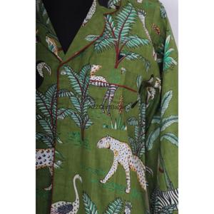 เสื้อเชิ้ตมิดิพิมพ์ลายดอกไม้ คอวี แขนสามส่วน ผ้าฝ้ายแท้ 100% พิมพ์ลายด้วยมือ สวมใส่สบายในฤดูร้อน เป็นมิตรต่อสิ่งแวดล้อม ระบายอากาศได้ดี สำหรับผู้หญิง - Product Image 3