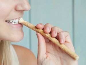 Bâtonnet de nettoyage dentaire biologique Miswak, produit naturel de soin buccal, brosse à dents traditionnelle à base de plantes pour le soin quotidien des dents et des gencives - Product Image 3
