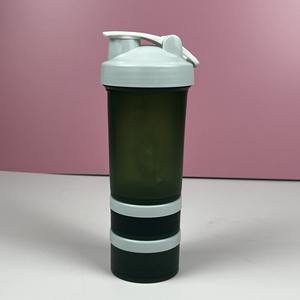 Botella Mezcladora Deportiva de Plástico de 450 ml, Vaso para Proteínas con Bola Mezcladora de Acero Inoxidable - Product Image 1