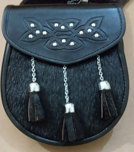 Cinturón Escocés de Cuero de Primera Calidad con 3 Borlas, Diseño Personalizado con Logotipo, Duradero, para Uniforme de Banda de Pipes, Estilo Semi-Formal - Product Image 1