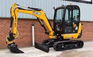 Excavadora Usada Confiable de 3 Toneladas con Cuchilla Delantera y Motor de Alto Torque para Excavación Eficiente de Cimentaciones - Product Image 4