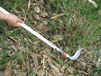 Outil de désherbage de jardin en forme de L en acier à haute teneur en carbone avec long manche en bois faucille manuelle fabriquée au Japon pour le désherbage de jardin