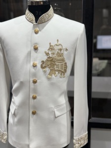 Manteau Prince Blanc de Luxe pour Hommes avec Broderie Dorée d'Éléphant Faite à la Main, Designer Bandhgala Jodhpuri pour Réception de Mariage - Product Image 4