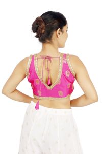 Blusa Corta de Seda 100% Tejida con Brocado Floral y Cuello en V Rosa para Mujer, Ideal para Bodas - Product Image 3