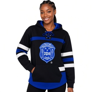 Sweat-shirt à capuche unisexe noir style hockey Zeta Phi Beta avec patch brodé en forme de bouclier, capuche doublée bleue, col à lacets, manches rayées - Product Image 3