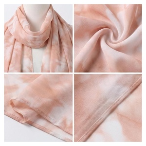 Pañuelo Largo de Seda para Mujer, Diseño Tie Dye, Accesorio de Moda Elegante para Todas las Temporadas, Agradable al Tacto, 100% Seda - Product Image 4