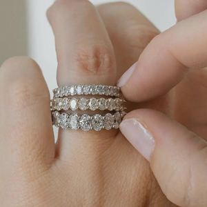Bague de mariage demi-éternité en diamant ovale cultivé en laboratoire, 15 points, certifiée IGI, coupe ovale. - Product Image 1