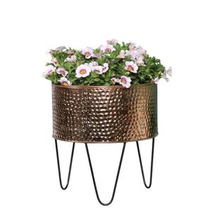 กระถางต้นไม้โลหะสีทองแดงแบบตอกลายทันสมัย พร้อมขาตั้งลวดสีดำด้าน ชุด 2 ใบ สำหรับตกแต่งภายในและภายนอกอาคาร รูปทรงกลม - Product Image 1