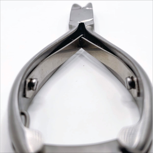 D501 Coupe-cuticules en acier inoxydable argenté de haute qualité pour pédicure, outils de soin des ongles avec logo personnalisé - Product Image 4