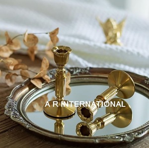 Ensemble de 2 bougeoirs portables vintage en aluminium doré, faits à la main, style européen, pour décoration de Noël - Product Image 3