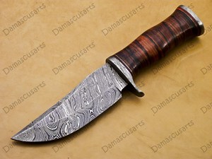 Couteau de chasse et de survie artisanal en acier Damas forgé, lame fixe, avec manche en bois de qualité supérieure. - Product Image 2