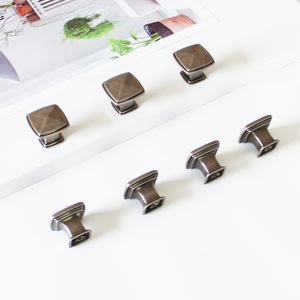 Tirador Cuadrado de Aleación de Zinc Estilo Antiguo para Muebles, Perilla Vintage para Cajones, Herrajes para Cocina, Baño y Mesitas de Noche - Precio Económico - Product Image 3