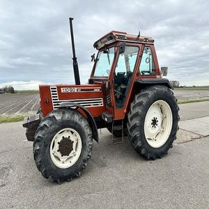 Technologie de tracteurs modernes offrant une puissance moteur élevée, un contrôle fluide et une consommation de carburant efficace pour des résultats agricoles améliorés. - Product Image 3