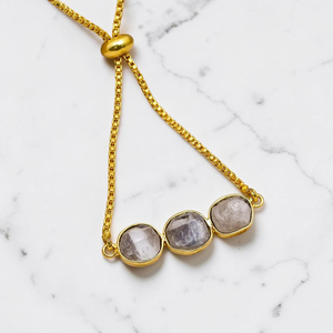 กำไลข้อมือทำมือประดับเพชรเฮอร์คิเมอร์ดิบ ทองเหลืองชุบทอง ประดับด้วยอัญมณีสามเม็ด ดีไซน์เรียบง่ายสไตล์โบโฮ เหมาะสำหรับเป็นของขวัญวันเกิด - Product Image 3