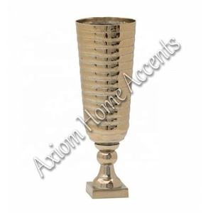 Vase en métal transparent contemporain noir avec esthétique moderne pour le salon et le bureau par Axiom Home Accents - Product Image 4