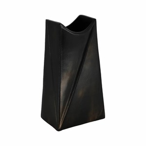 Vase de table minimaliste en métal Arc Bloom, finition noire mate, fait main, hauteur 23,5 cm - Product Image 2