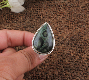 Bague en Jaspe Vert Naturel en Gros, Bague Statement avec Pierre en Poire, Bague de Guérison en Pierre Précieuse pour Femme, Bijoux de Mariage - Product Image 1