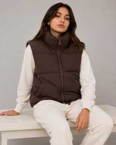 Chaleco Acolchado Metálico Personalizado al por Mayor para Mujer, Acabado Brillante, Cuello Alto, MOQ Bajo - Product Image 3
