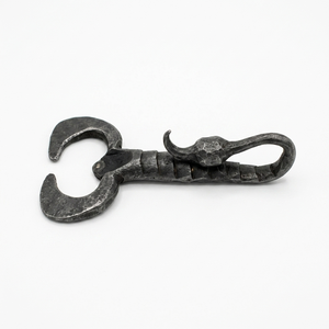 Découvrez des crochets en fer forgé à la main, au charme rustique et artisanal, idéaux pour les portes de meubles, les murs, le rangement, la décoration et les projets personnalisés. - Product Image 1