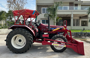 Accesorio de excavadora Ashok Metal Works para tractor Farmtrac de menos de 50 HP, peso de 600 kg, tamaños versátiles, 1 año de garantía en el sistema hidráulico - Product Image 3
