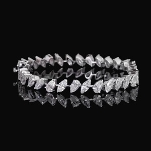 Bracelet tennis de luxe pour femme en or blanc 2 carats, taille marquise - Product Image 3