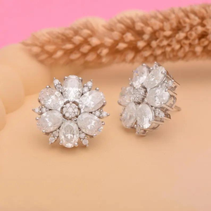 Boucles d'oreilles clous en moissanite motif floral, boucles d'oreilles en grappe florale, boucles d'oreilles rondes scintillantes à pétales, bijoux élégants pour femme, cadeau de mariage - Product Image 4