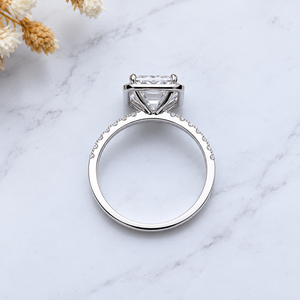 Anillo de Compromiso con Halo de Diamantes Corte Princesa para Mujer, Estilo Clásico - Product Image 4