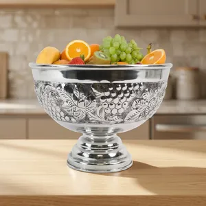 Frutero Decorativo Plateado con Pedestal, Diseño Floral en Relieve, Tazón para Servir Frutas, Frutos Secos, Bocadillos y Postres - Product Image 4