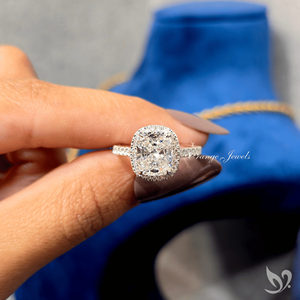 Bague de fiançailles en or blanc 10K avec halo de diamants de laboratoire taille coussin allongée 3 carats, certifiée IGI, et pavé de diamants - Product Image 5