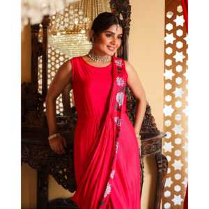 Robe plissée en tissu tissé rose Anna Rani XS avec col bijou et taille naturelle, respirante pour les occasions festives - Product Image 4