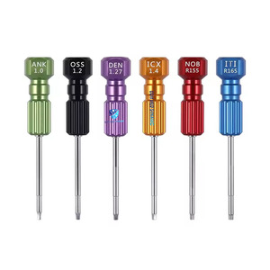 Dom Med Dynamics Kit de 6 Destornilladores para Implantes Dentales, Cabezal de Microagujas de 1.6mm, Fresas Quirúrgicas Manuales, Mango de Agarre, CE - Product Image 1