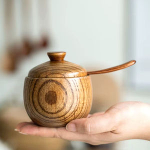Tarro de madera hecho a mano para guardar especias, hierbas, hojas de té, granos de café y artículos esenciales de despensa. - Product Image 1