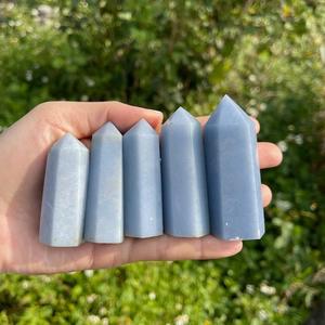 Tour de cristal d'angélite naturel bleu, poli à la main, avec gravure et pointe, pour la méditation, le Reiki et les chakras, du Rajasthan - Product Image 4