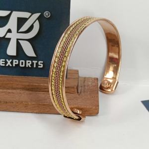 Bracelet ajustable léger en cuivre magnétique fin, fait main, style traditionnel haut de gamme, avec motif uni gravé - Product Image 6