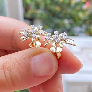 Pendientes de Oro Amarillo de 9k con Diamantes Creados en Laboratorio, Certificados por IGI, con Halo Intercambiable y Círculo Extraíble, Modelo RAMDUT - Product Image 3