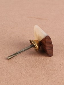Poignée de meuble artisanale en résine haut de gamme, finition lisse, design artistique, pour décoration intérieure, tendance et unique. - Product Image 2