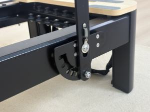 Reformador fino negro de aluminio resistente profesional multifunción para estudio de Pilates comercial al por mayor - Product Image 5